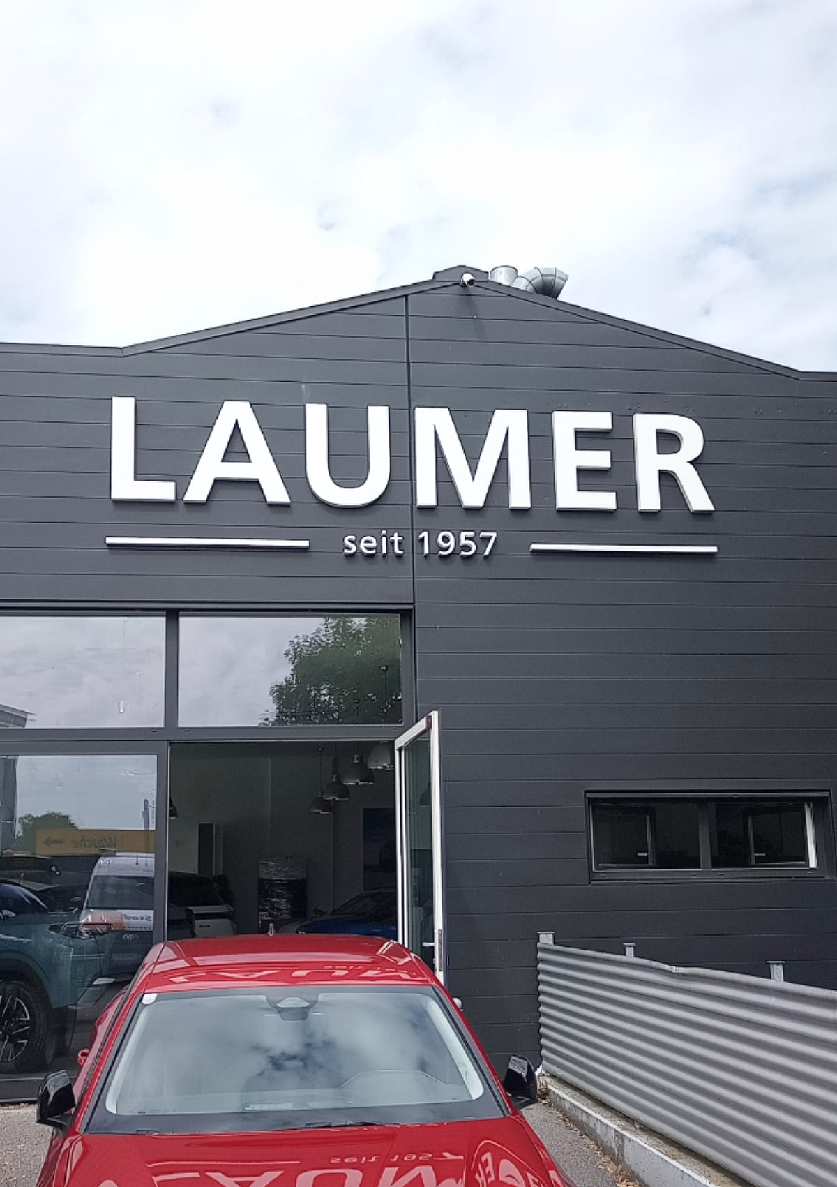 Laumer_Aussen-Lichtwerbung